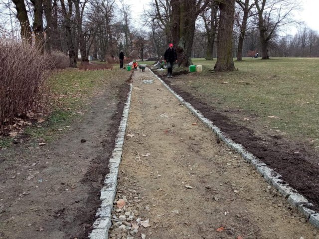 Trwają prace we wrocławskich parkach. W Parku Marii Dąbrowskiej powstał kompostownik, a w Parku Klecińskim nowa ścieżka [Foto]