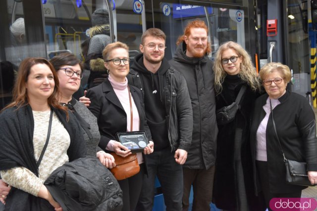 Monika Jaworska patronem kolejnego wrocławskiego tramwaju. Przywołano ciepłe wspomnienia podczas wzruszającej uroczystości [Foto, Wideo]