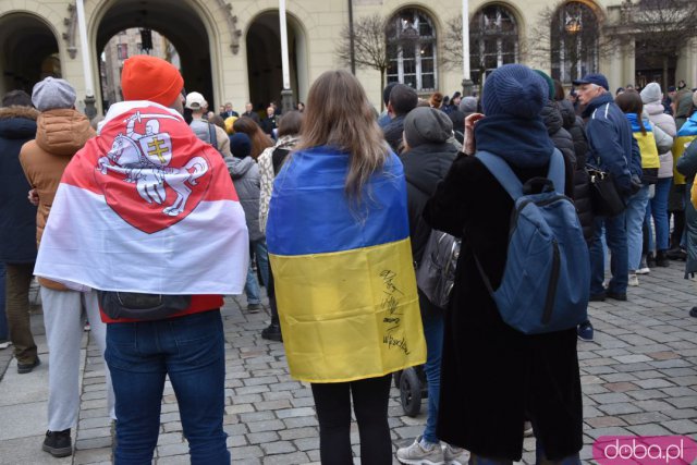 Zobacz, jak Wrocław obchodził rocznicę wybuchu wojny w Ukrainie [Foto, Wideo]