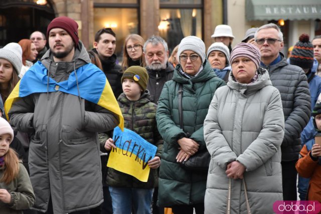 Zobacz, jak Wrocław obchodził rocznicę wybuchu wojny w Ukrainie [Foto, Wideo]