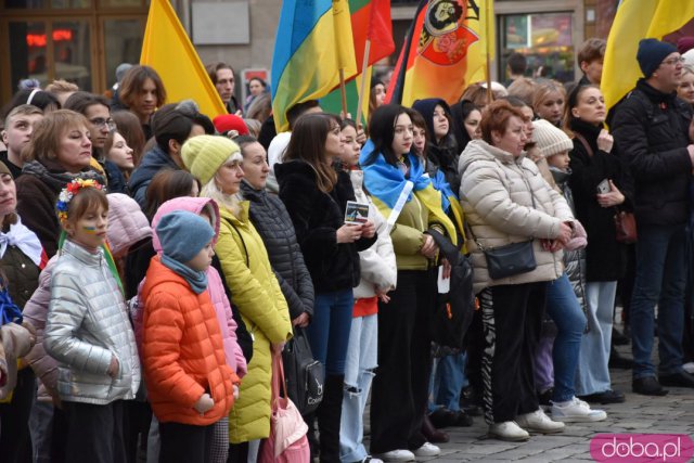 Zobacz, jak Wrocław obchodził rocznicę wybuchu wojny w Ukrainie [Foto, Wideo]