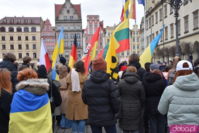 Zobacz, jak Wrocław obchodził rocznicę wybuchu wojny w Ukrainie [Foto, Wideo]