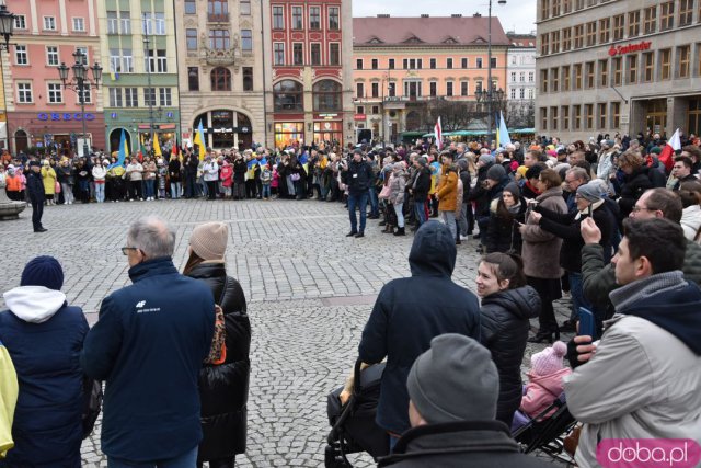 Zobacz, jak Wrocław obchodził rocznicę wybuchu wojny w Ukrainie [Foto, Wideo]