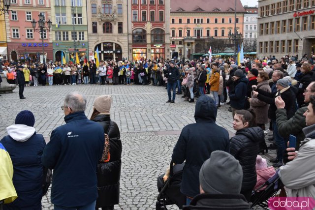 Zobacz, jak Wrocław obchodził rocznicę wybuchu wojny w Ukrainie [Foto, Wideo]