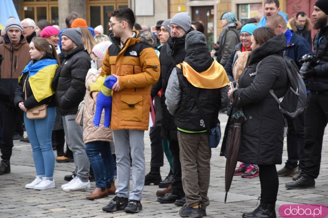 Zobacz, jak Wrocław obchodził rocznicę wybuchu wojny w Ukrainie [Foto, Wideo]