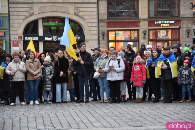 Zobacz, jak Wrocław obchodził rocznicę wybuchu wojny w Ukrainie [Foto, Wideo]