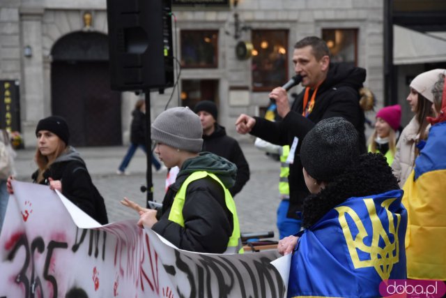 Zobacz, jak Wrocław obchodził rocznicę wybuchu wojny w Ukrainie [Foto, Wideo]