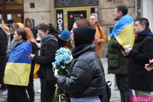Zobacz, jak Wrocław obchodził rocznicę wybuchu wojny w Ukrainie [Foto, Wideo]