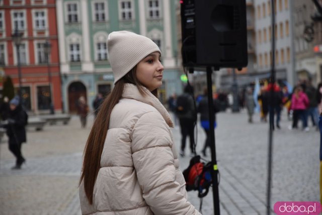 Zobacz, jak Wrocław obchodził rocznicę wybuchu wojny w Ukrainie [Foto, Wideo]