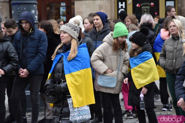 Zobacz, jak Wrocław obchodził rocznicę wybuchu wojny w Ukrainie [Foto, Wideo]