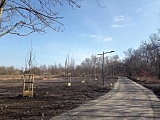 Trwają ostatnie prace na tarnogajskim odcinku Promenady Krzyckiej. Niedługo mieszkańcy będą mogli w pełni z niego korzystać [Foto]