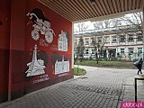 Podwórko na Ołbinie po renowacji. Nowa nawierzchnia, lampy i roślinność [Foto]