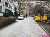 Podwórko na Ołbinie po renowacji. Nowa nawierzchnia, lampy i roślinność [Foto]
