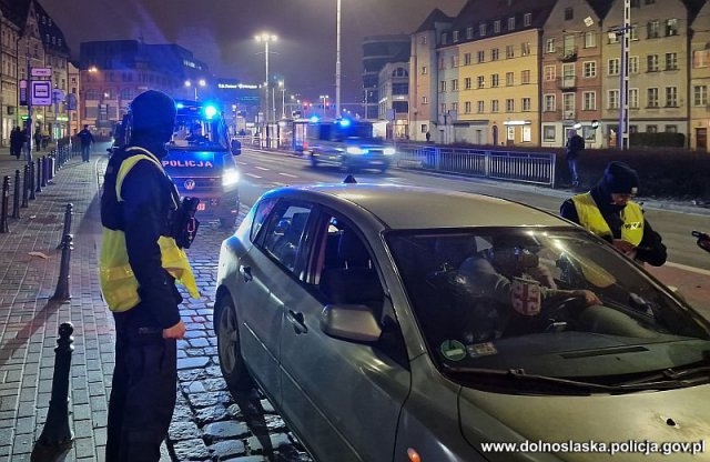 Policjanci skontrolowali kierowców aplikacji typu Uber. Wyniki mogą niepokoić [Foto, Wideo]