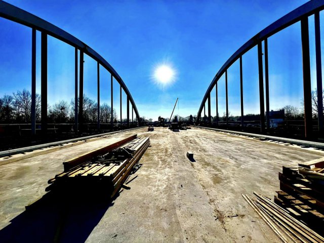 Postęp prac na Mostach Chrobrego. Zobacz, na jakim etapie jest obecnie budowa [Foto]