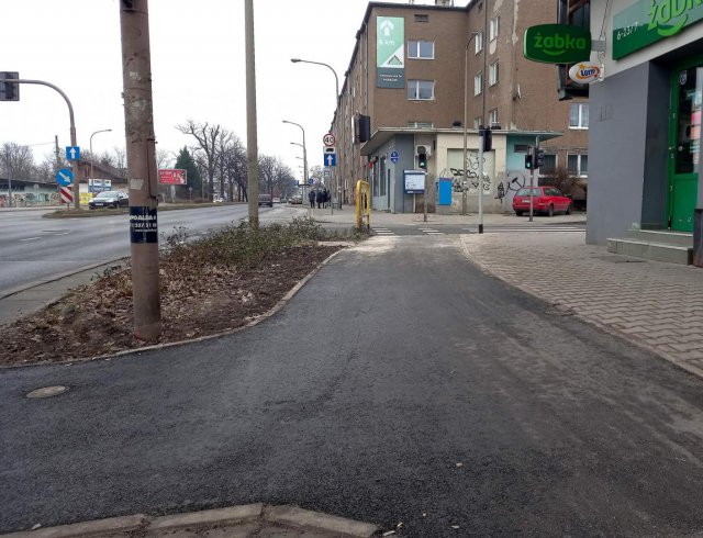 Nie tylko rozbudowa sieci rowerowej, ale również naprawa obecnych odcinków. Trwają prace remontowe na drogach rowerowych w mieście [Foto]