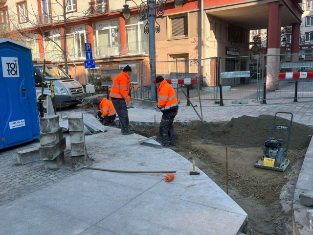 Trwa remont zjazdu przy ulicy Szewskiej. Ułatwi mieszańcom dojazd do głównych ulic [Foto]