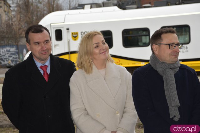 Pociągi wrócą na Dworzec Świebodzki. Jednemu udało się wjechać nawet teraz [Foto]