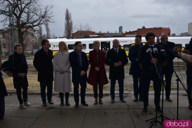 Pociągi wrócą na Dworzec Świebodzki. Jednemu udało się wjechać nawet teraz [Foto]