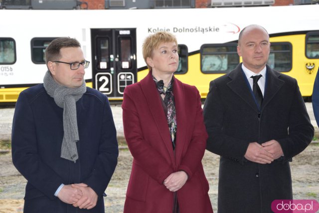 Pociągi wrócą na Dworzec Świebodzki. Jednemu udało się wjechać nawet teraz [Foto]