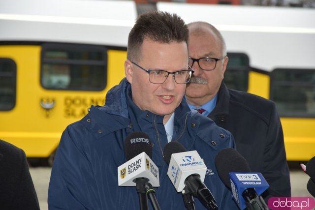 Pociągi wrócą na Dworzec Świebodzki. Jednemu udało się wjechać nawet teraz [Foto]