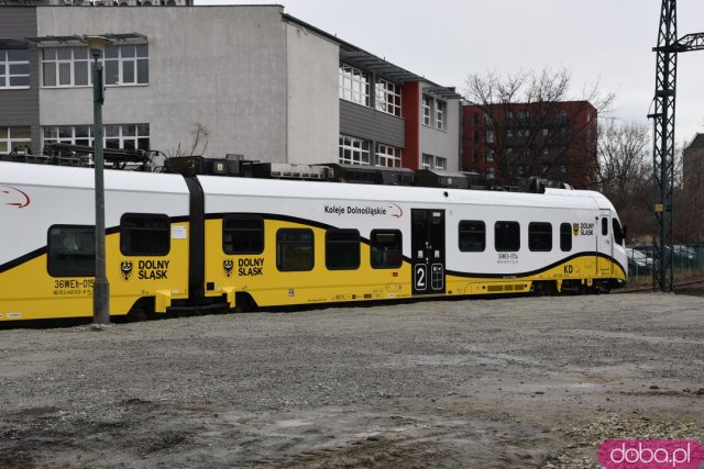 Pociągi wrócą na Dworzec Świebodzki. Jednemu udało się wjechać nawet teraz [Foto]