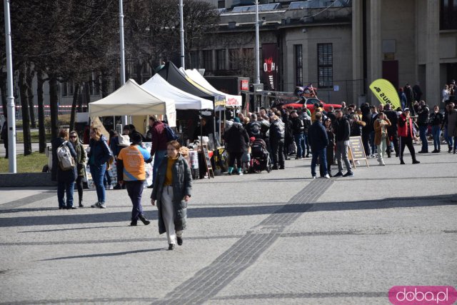 Dzieje się pod Halą Stulecia! Piękne motocykle, jedzenie z foodtrucków i wiele innych atrakcji [Foto]