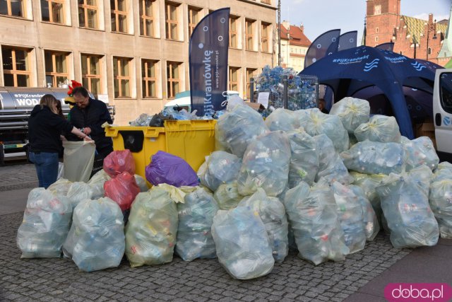 Mieszkańcy otrzymali 1000 darmowych butelek na wodę. Był tylko jeden warunek, aby ją otrzymać [Foto]