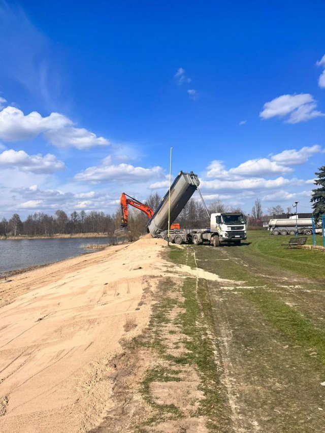 Nowe punkty gastronomiczne, leżaki i większa plaża: Kultowe kąpielisko w nowej odsłonie [Foto]