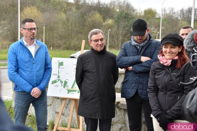 Odsłonięto nagrodę Eco-Miasto na nowym odcinku Promenady Krzyckiej. Całość trasy ma połączyć Tarnogaj z ul. Grabiszyńską [Foto]
