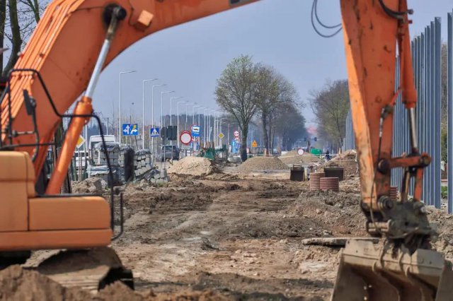 Trwa remont ul. Kosmonautów. Jezdnia w centrum jest już gotowa. Kiedy zakończenie prac? [Foto]