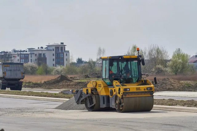 Trwa remont ul. Kosmonautów. Jezdnia w centrum jest już gotowa. Kiedy zakończenie prac? [Foto]