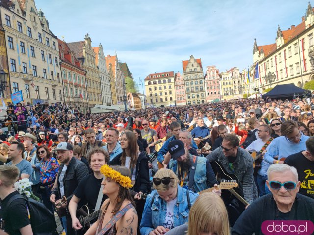 Rekord pobity! Prawie 8 tysięcy gitarzystów zagrało słynny utwór Jimiego Hendrixa na wrocławskim Rynku [Foto, Wideo]