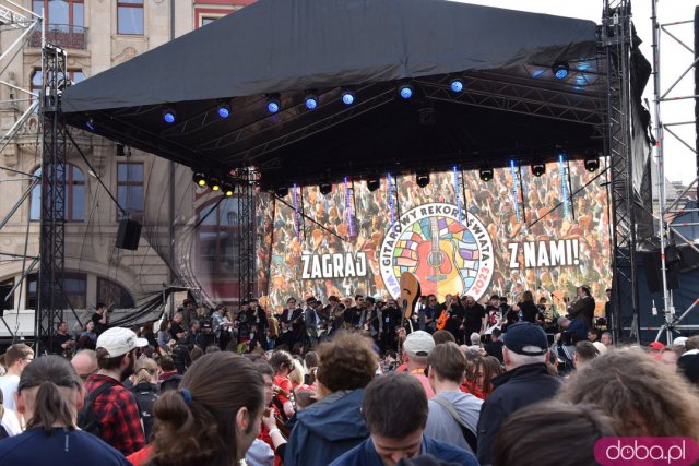 Rekord pobity! Prawie 8 tysięcy gitarzystów zagrało słynny utwór Jimiego Hendrixa na wrocławskim Rynku [Foto, Wideo]