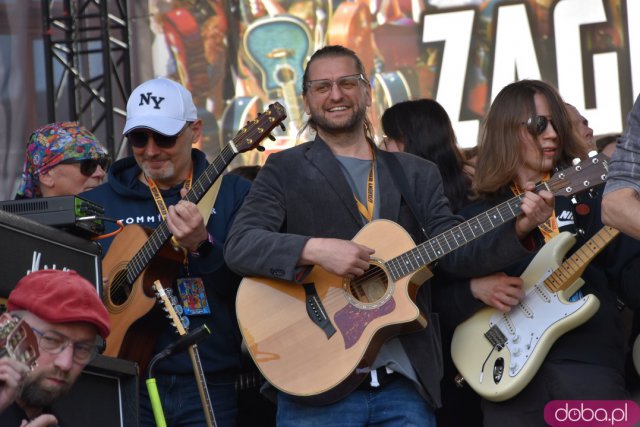 Rekord pobity! Prawie 8 tysięcy gitarzystów zagrało słynny utwór Jimiego Hendrixa na wrocławskim Rynku [Foto, Wideo]