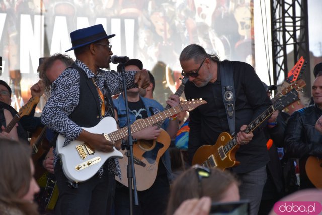 Rekord pobity! Prawie 8 tysięcy gitarzystów zagrało słynny utwór Jimiego Hendrixa na wrocławskim Rynku [Foto, Wideo]