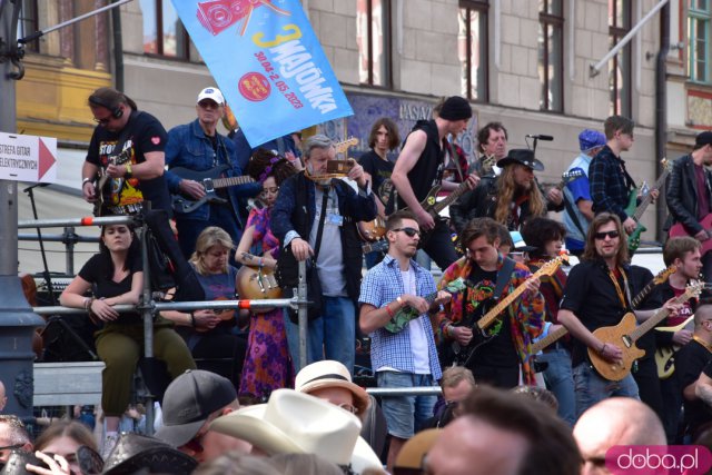 Rekord pobity! Prawie 8 tysięcy gitarzystów zagrało słynny utwór Jimiego Hendrixa na wrocławskim Rynku [Foto, Wideo]