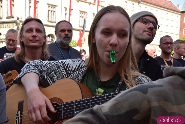 Rekord pobity! Prawie 8 tysięcy gitarzystów zagrało słynny utwór Jimiego Hendrixa na wrocławskim Rynku [Foto, Wideo]