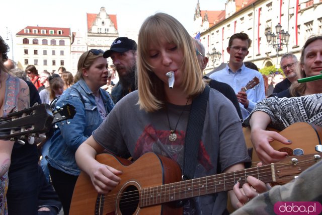 Rekord pobity! Prawie 8 tysięcy gitarzystów zagrało słynny utwór Jimiego Hendrixa na wrocławskim Rynku [Foto, Wideo]