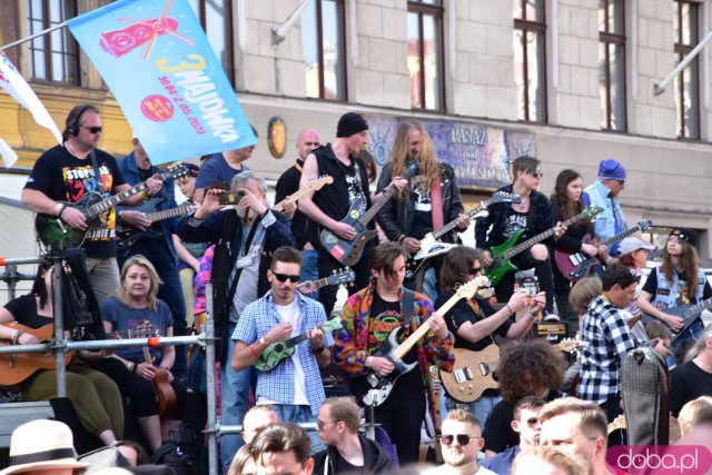 Rekord pobity! Prawie 8 tysięcy gitarzystów zagrało słynny utwór Jimiego Hendrixa na wrocławskim Rynku [Foto, Wideo]