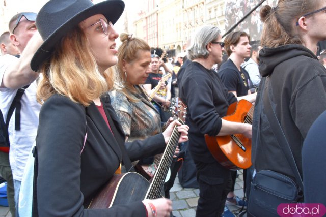 Rekord pobity! Prawie 8 tysięcy gitarzystów zagrało słynny utwór Jimiego Hendrixa na wrocławskim Rynku [Foto, Wideo]