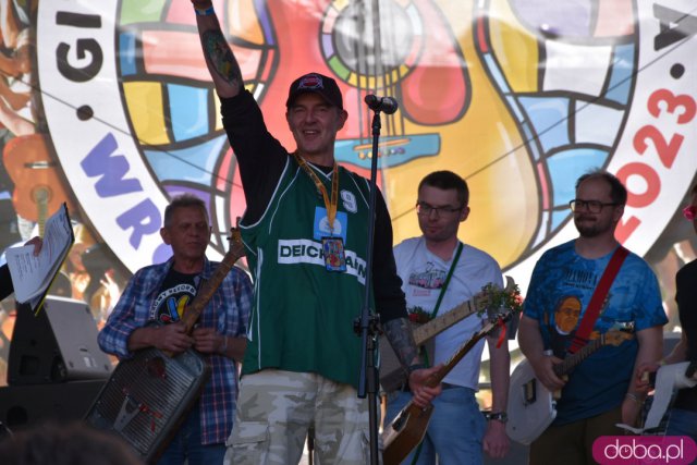 Rekord pobity! Prawie 8 tysięcy gitarzystów zagrało słynny utwór Jimiego Hendrixa na wrocławskim Rynku [Foto, Wideo]