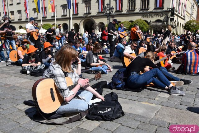 Rekord pobity! Prawie 8 tysięcy gitarzystów zagrało słynny utwór Jimiego Hendrixa na wrocławskim Rynku [Foto, Wideo]