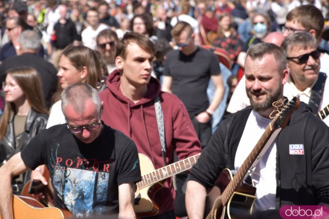 Rekord pobity! Prawie 8 tysięcy gitarzystów zagrało słynny utwór Jimiego Hendrixa na wrocławskim Rynku [Foto, Wideo]