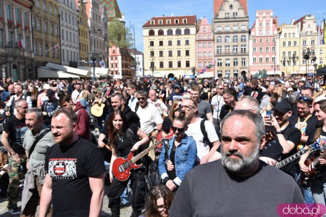 Rekord pobity! Prawie 8 tysięcy gitarzystów zagrało słynny utwór Jimiego Hendrixa na wrocławskim Rynku [Foto, Wideo]