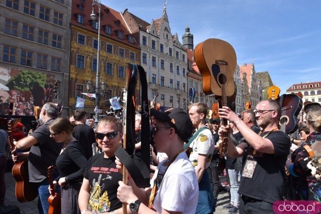 Rekord pobity! Prawie 8 tysięcy gitarzystów zagrało słynny utwór Jimiego Hendrixa na wrocławskim Rynku [Foto, Wideo]