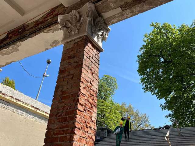 Są już nowe schody oraz elementy konstrucyjne kolumn: Rzut oka na remontowany Bastion Sakwowy [Foto]
