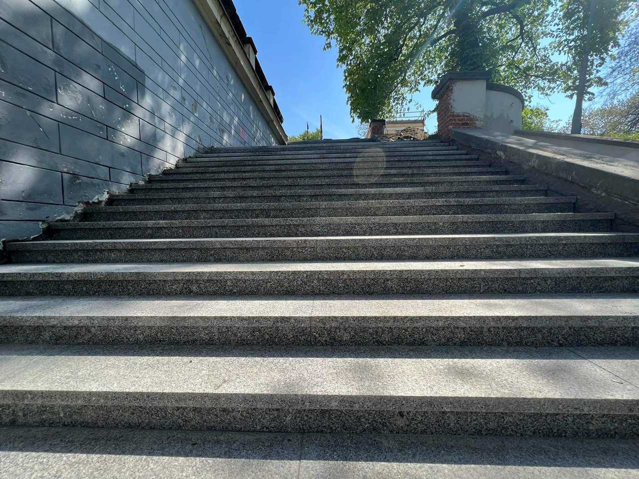 Są już nowe schody oraz elementy konstrucyjne kolumn: Rzut oka na remontowany Bastion Sakwowy [Foto]