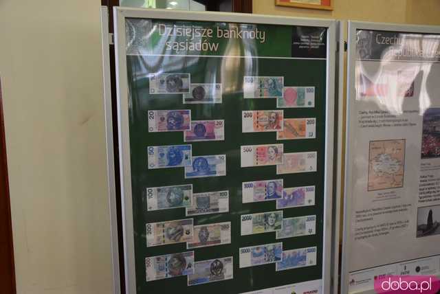 Powojenne banknoty Czechosłowacji i Polski były niemal takie same? Tego i wiele innych ciekawostek dowiecie się na nowej wystawie w NBP [Foto]