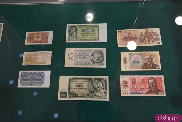Powojenne banknoty Czechosłowacji i Polski były niemal takie same? Tego i wiele innych ciekawostek dowiecie się na nowej wystawie w NBP [Foto]